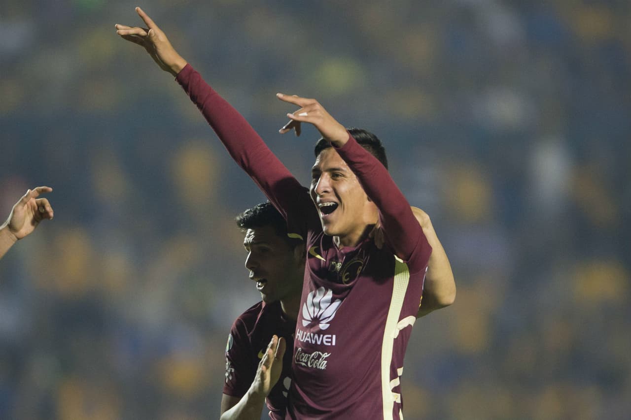 <b>Defensa central: Edson Álvarez</b>
<br>Ojo con este joven de 19 años. Ricardo La Volpe le dio la confianza y Álvarez respondió, de hecho, con el gol que casi le da el título al América. Esta deberá ser su temporada de consolidación, en un equipo donde históricamente se le da poca oportunidad al talento de casa.