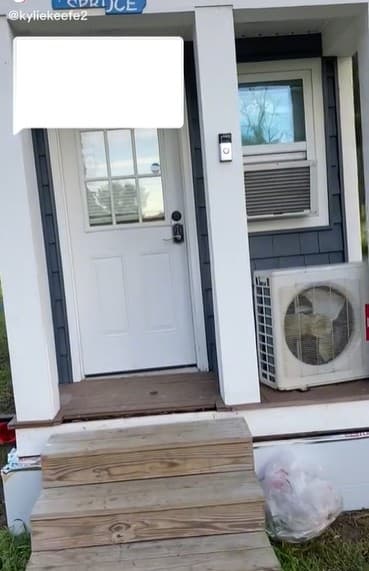 El señor JJ Keefe reservó el alquiler cuando la familia viajaba a Canton, Nueva York, para dejar a su hijo Aidan en la universidad.