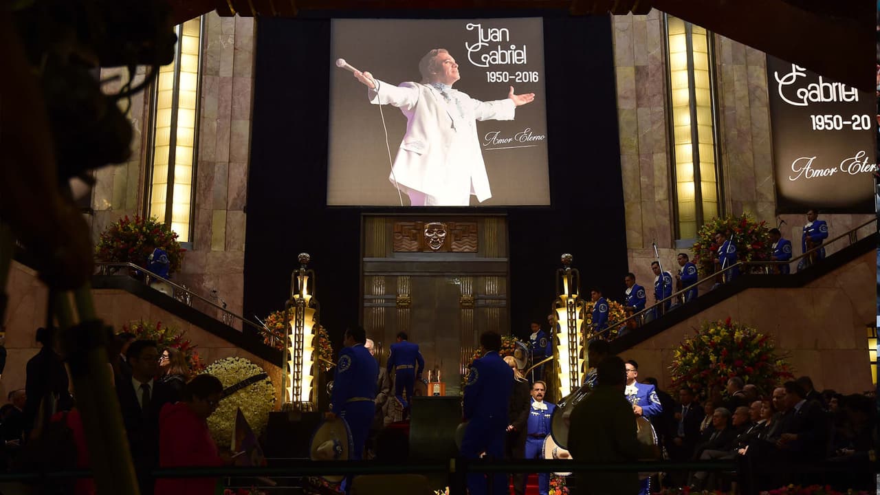 Juan Gabriel, en la vida y en la muerte, le abrió las puertas de Bellas Artes a su gente