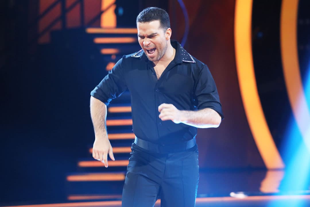 Al participante le tocó bailar una salsa al ritmo de la canción 'Yo no sé mañana'.