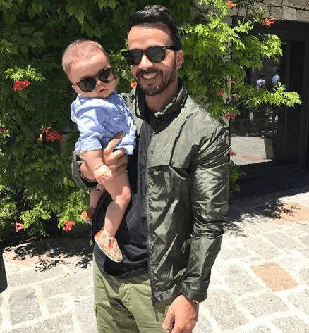 De acuerdo con People en Español, semanas antes del nacimiento de Rocco, Fonsi declaró: "El mejor regalo que puede recibir alguien. La bendición más grande que es recibir un hijo, en este caso un segundo hijo".