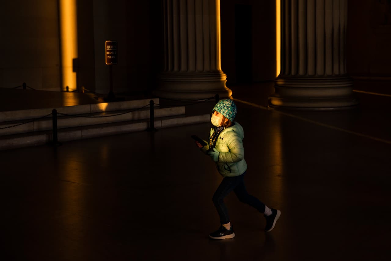 “Usted se puede acercar a cualquier institución bancaria, puede abrir una cuenta bancaria con su número de ITIN, no más le piden una identificación, también puede abrirlo con su matrícula consular o con su pasaporte", ya que en California es una opción posible.