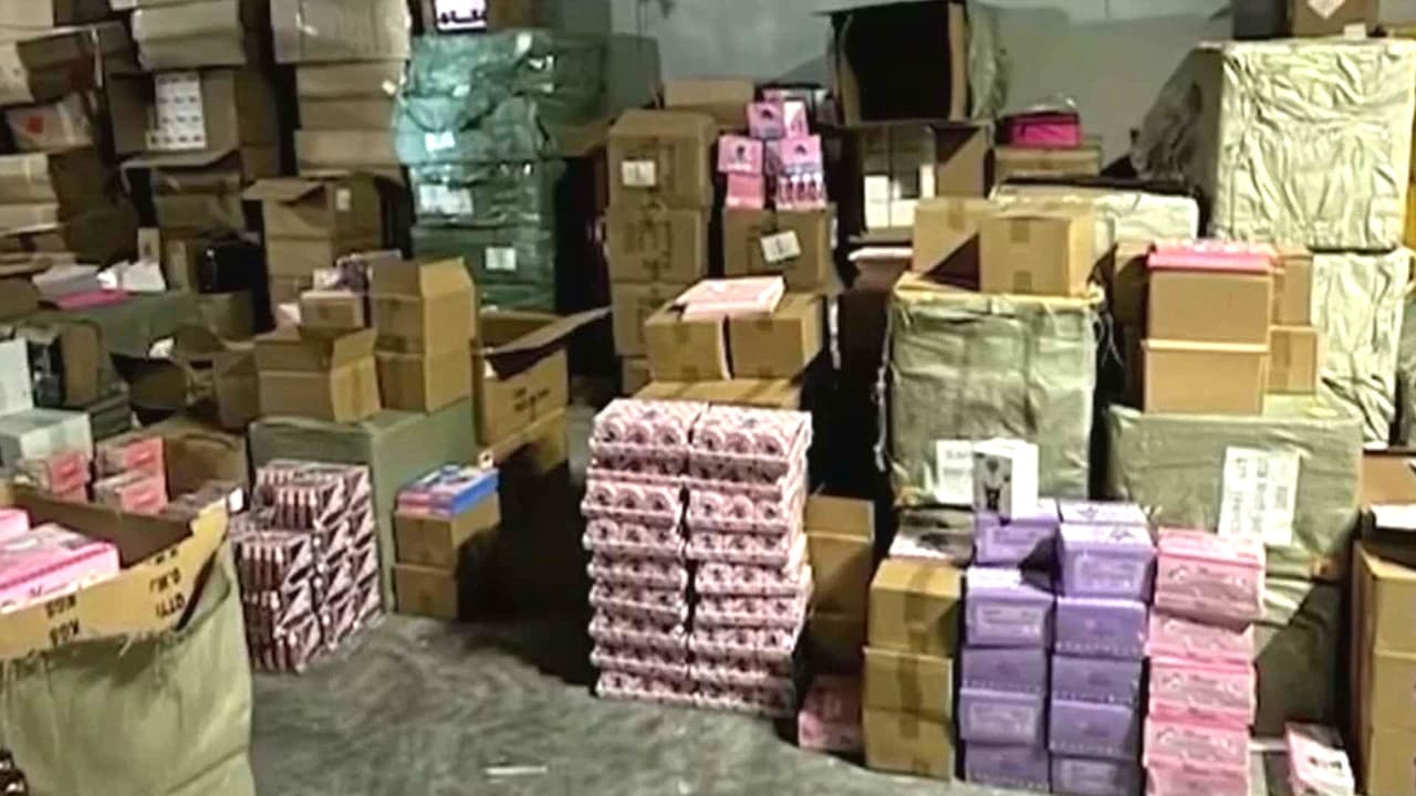¡No eran moneditas de oro! Incautan mercancía de lujo falsificada de más de 5 MDD en Los Ángeles