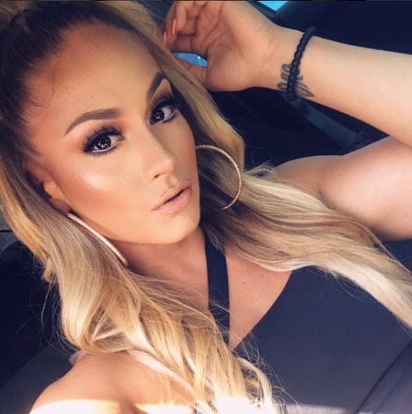 A Janice también le gustan este tipo de aretes, en esta imagen su parecido es evidente.