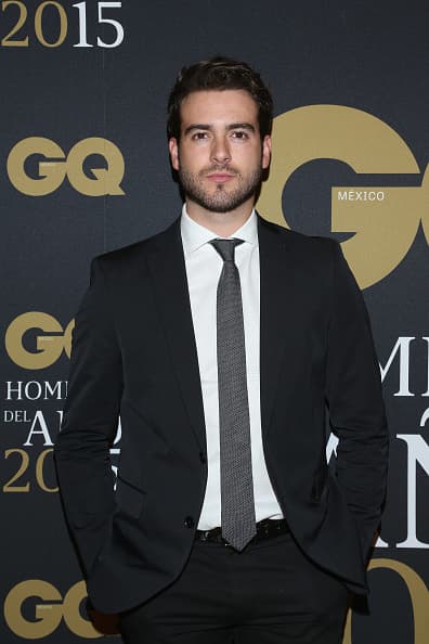 <b>Pablo Lyle</b> se encuentra actualmente en arresto domiciliario acusado de agresión por golpear a un conductor en Miami, Juan Ricardo Hernández, de 63 años, el 31 de marzo. La víctima murió el 4 de abril en el hospital a consecuencia de una 
<b><a href="https://www.univision.com/famosos/forense-de-miami-revela-causa-de-la-muerte-de-juan-hernandez-el-hombre-al-que-golpeo-el-actor-pablo-lyle">herida en la cabeza</a></b> y la fiscalía está valorando presentar cargos por homicidio contra el actor.