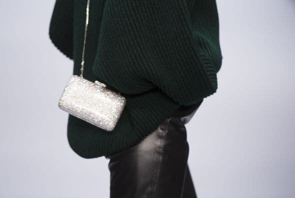 Este tipo de 'clutch' es perfecto para la noche, y sigue el estilo sobrio de la colección de Alexia.
