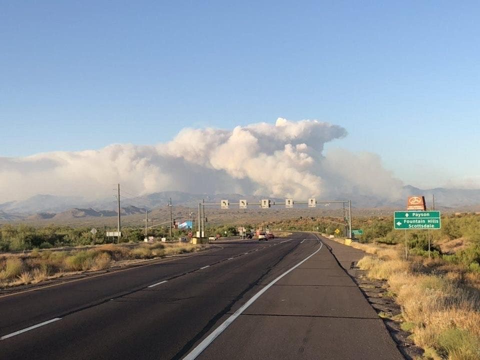<a href="https://inciweb.nwcg.gov/incident/article/6773/52027/" target="_blank">Carreteras Cerradas</a>: 
<br>La ruta estatal 87, 
<b>Beeline Highway</b>, está cerrada desde el cruce de la autopista Bush hasta la carretera estatal 188 cerca de Payson, reportan los funcionarios del Bosque Nacional Tonto. Además, la 
<b>carretera estatal 188 entre la SR 87 y la ruta estatal 88 </b>también está cerrada.
<br>