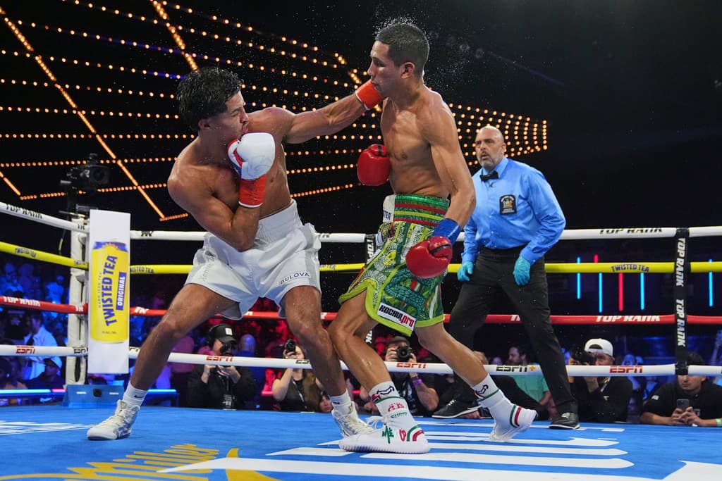 En sus tarjetas,
<b> los jueces Tony Paolillo (116-112), Robin Taylor (119-109) y Tom Schreck (118-110) declararon a Xander Zayas</b> como el vencedor de la noche.