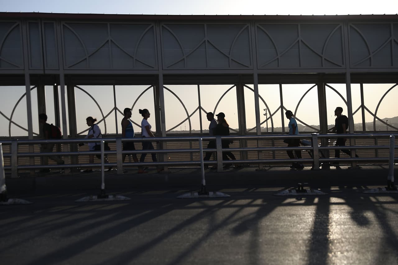 Así terminé pasando una noche dentro de una garita fronteriza donde miles solicitan asilo en EEUU