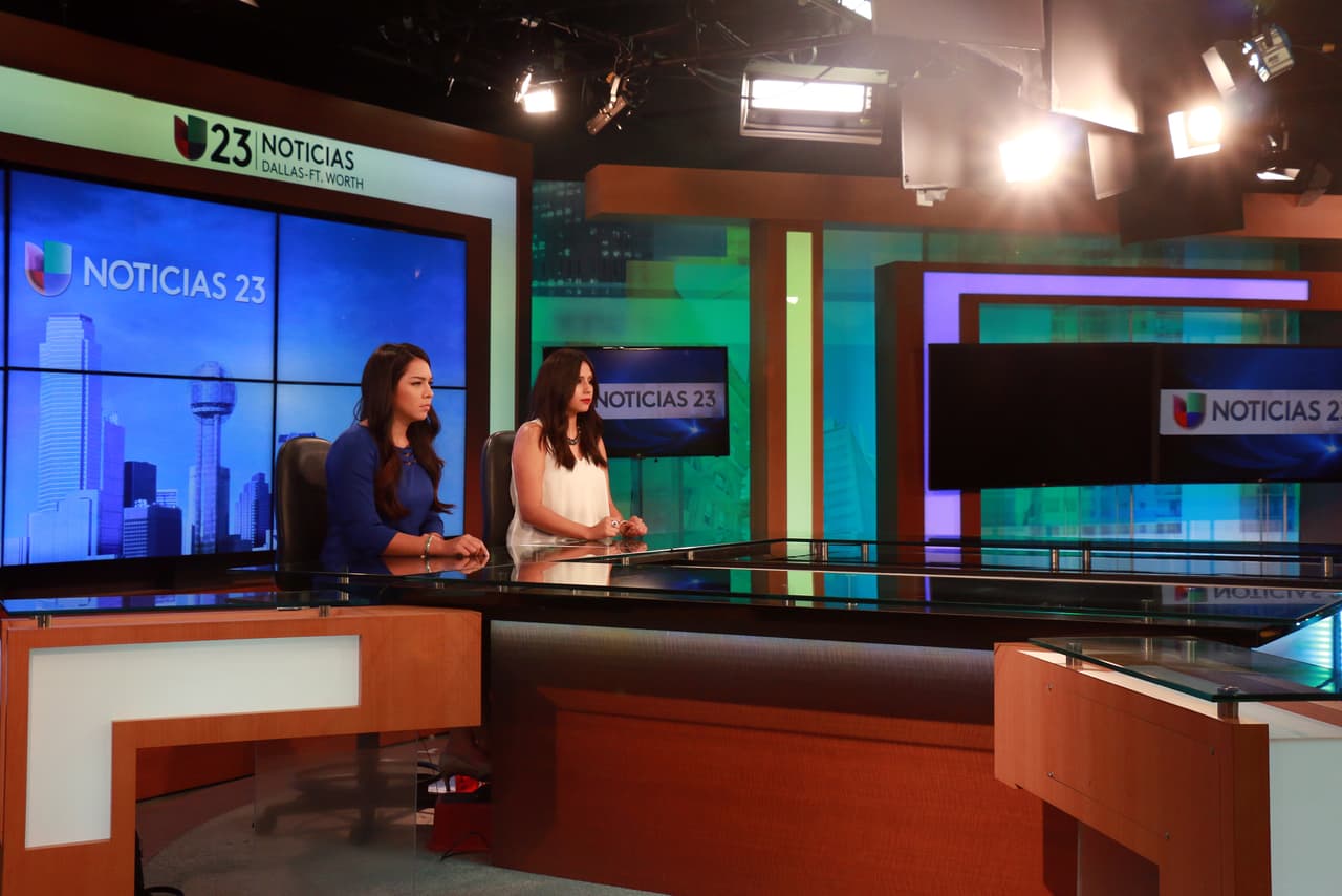 Viridiana Martínez y Yeraldín Ronquillo regresando de comerciales con más historias.