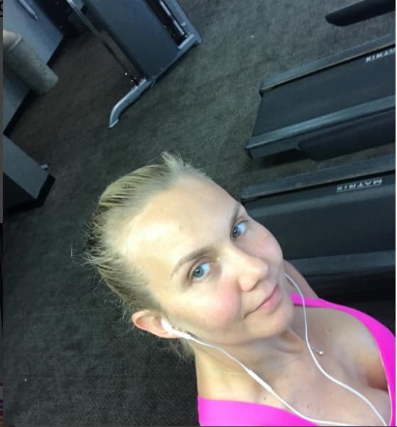 "Creo que su primer papel fue como salvavidas en la telenovela 'Muchachitas', eso no es nuevo... ¿ O sea, qué les digo?", mencionó.