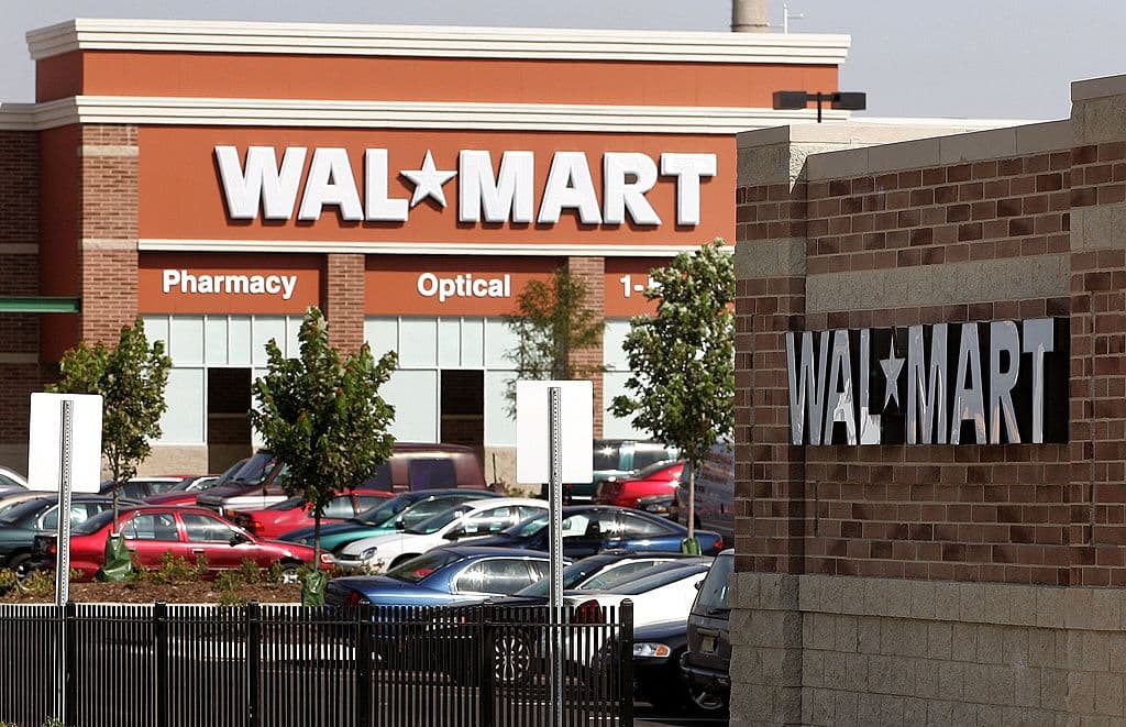 <b>Walmart</b>
<br>Si buscas regalos de último minuto, esta es una de las mejores opciones para visitar ya que tiene una gran variedad de productos y tiene varias locaciones a donde ir. Abre de 6 de la mañana a 10 de la noche.