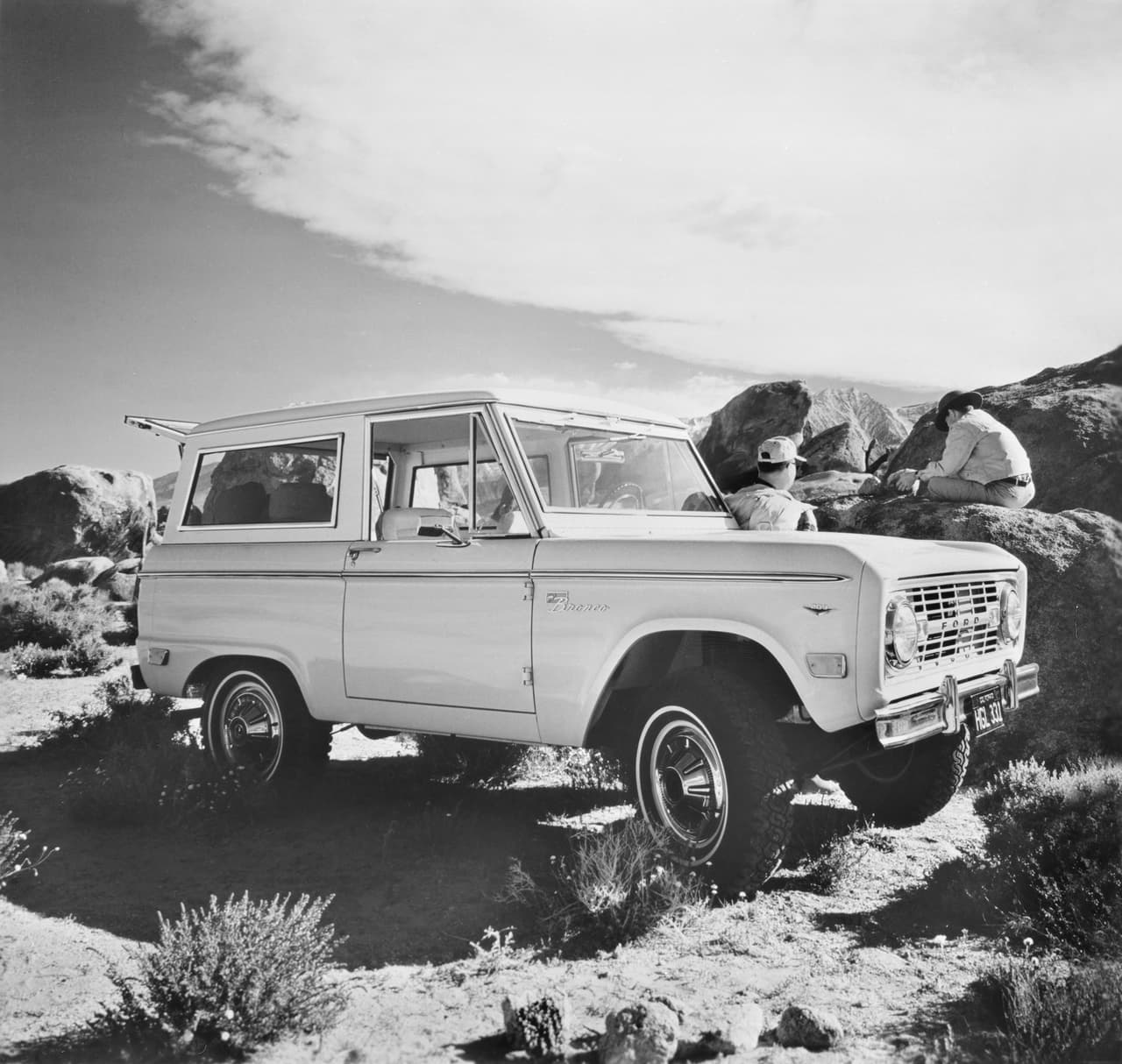 El presupuesto de desarrollo de la Ford Bronco fue bastante ajustado por lo que su diseño era muy simple como se puede evidenciar en los vidrios y ventanas totalmente planos, tal y como se puede apreciar en esta imagen de 1968.
