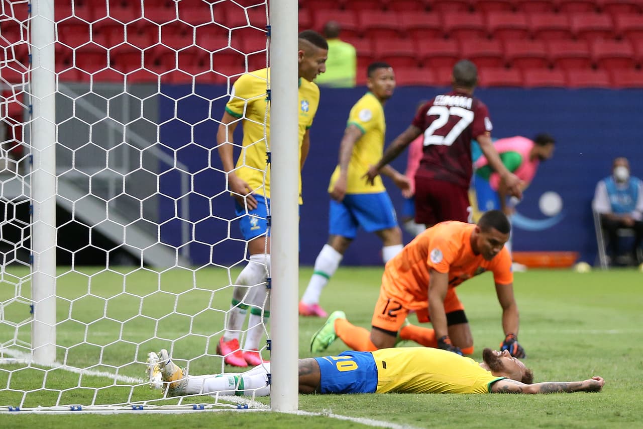 Brasil arrancó la Copa América goleando a Venezuela con una destacada actuación de Neymar.