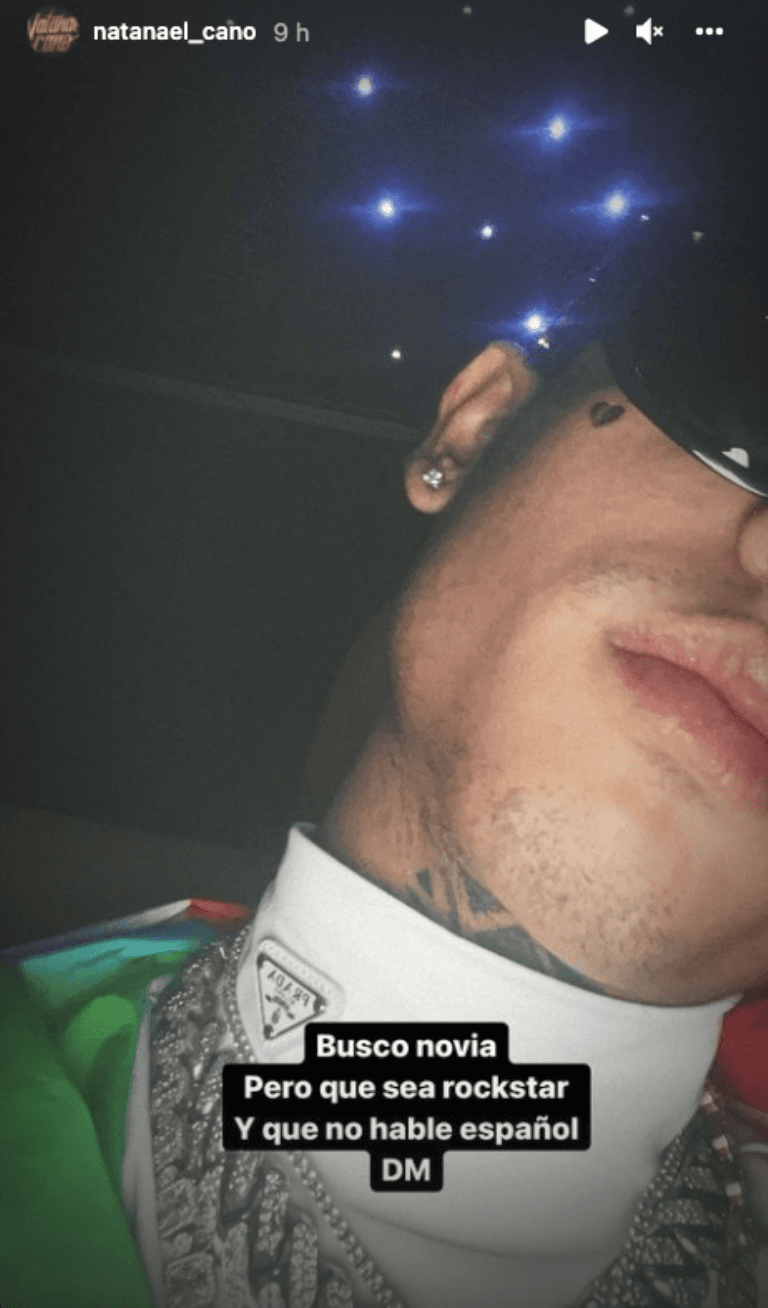<b>Natanael Cano </b>en octubre del 2021 dijo que se encontraba soltero, pero en búsqueda de novia y no cualquier mujer, fue muy específico al escribir en su cuenta de Instagram que está interesado en una rockstar, que además hable un idioma diferente al español.