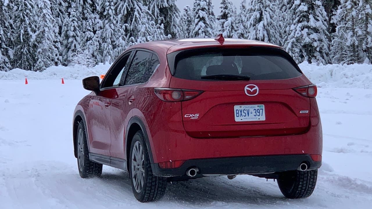 Lo primero que me llamó la atención de la Mazda CX-5 2019 es el 
<b>torque casi instantáneo</b> que el motor regala en generosa abundancia casi desde el inicio, lo que por cierto nos tomó un poco por sorpresa.