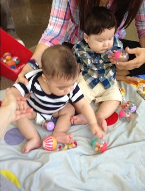 Claro, también se preocupa por intrudicir a su peque al mundo social para que haga amiguitos.