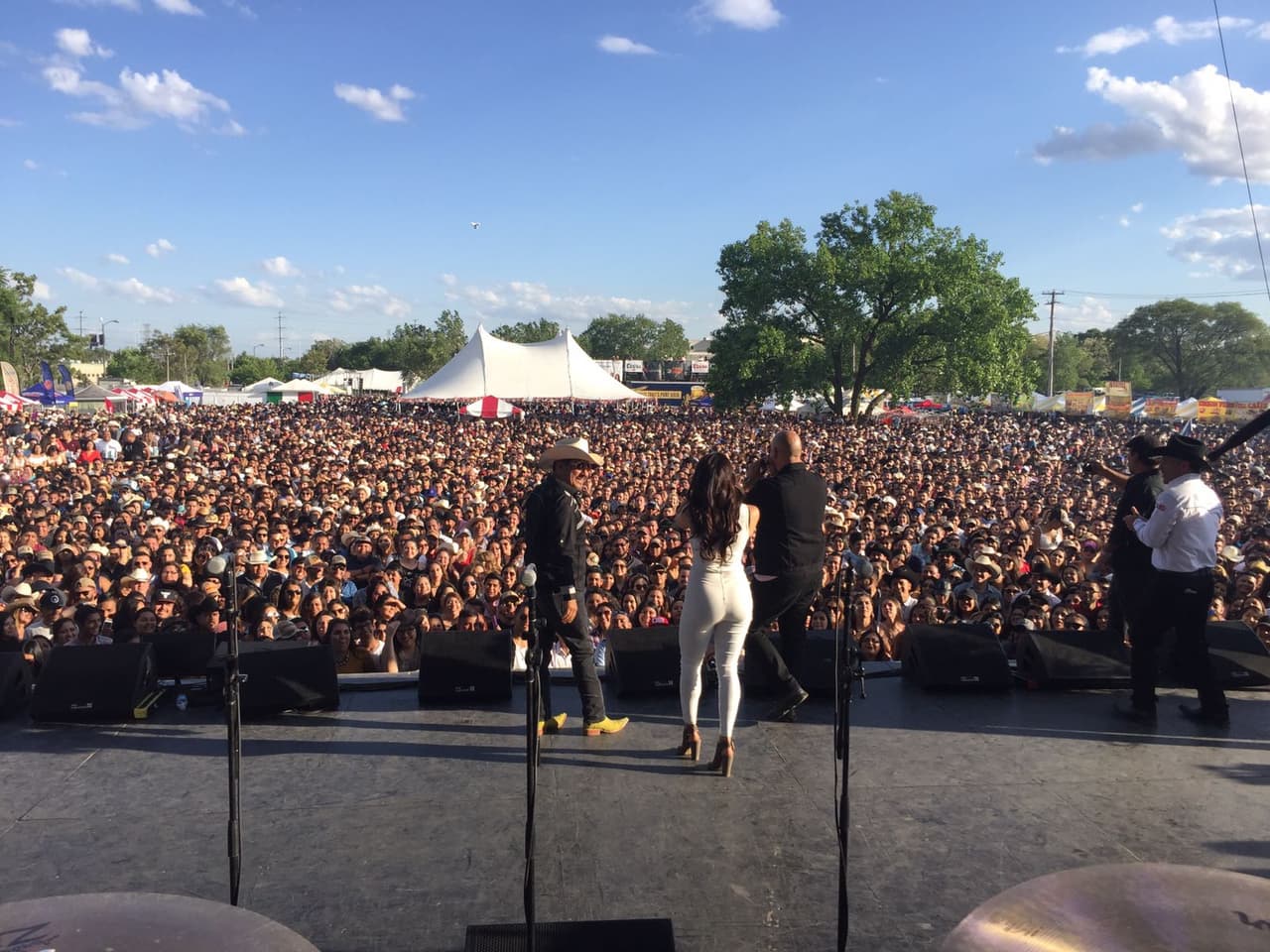 Para Raúl 'El Pelón', Carla Medrano y El Feo será muy difícil borrar de sus mentes lo vivido en la ciudad de los vientos después de este gran evento al lado de La Arrolladora Banda El Limón, Gerardo Ortiz, Calibre 50 y más.