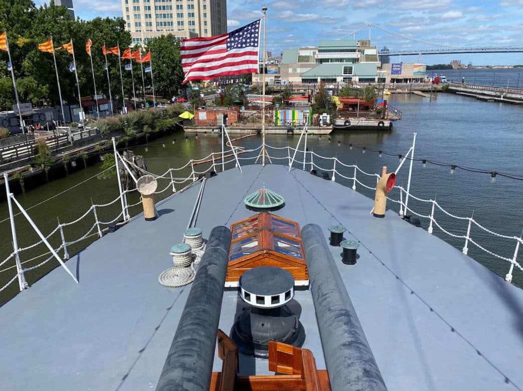 <b>VE AL INDEPENDENCE SEAPORT MUSEUM. </b>El Independence Seaport Museum mantendrá ocupados a los visitantes durante el fin de semana largo con el debut de Difficult Journey Home, una exhibición a bordo del Cruiser Olympia centrada en el transporte en barco de un soldado desconocido fallecido a través del Atlántico hace 100 años. Los huéspedes también pueden ver un nuevo marcador histórico en honor del soldado y ver una parte del barco accesible por primera vez en 20 años.