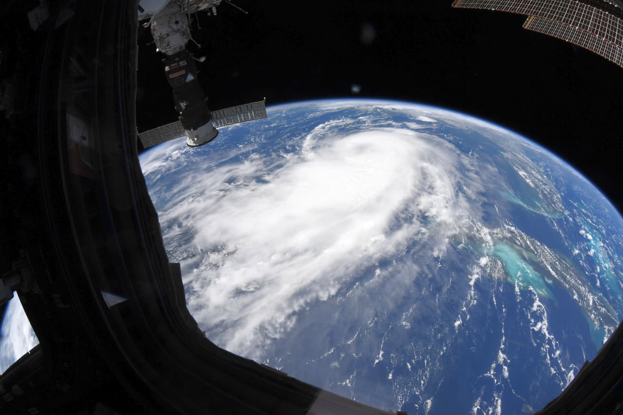 Esta fotografía tomada por la ventanilla de la Estación Espacial Internacional fue publicada por Cassidy el 25 de agosto. El huracán Laura escaló de categoría 1 a 4 en tan solo 15 horas.