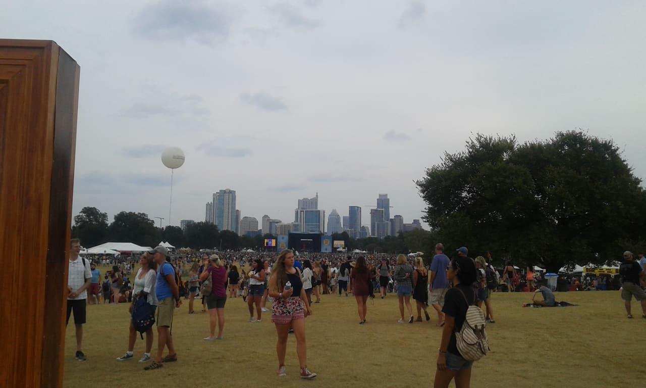 En esta ciudad el índice de población millennial es del 26.6%. Sin duda Austin es un lugar donde encontrarás muchas actividades, además de comida, bebidas y mucha música.