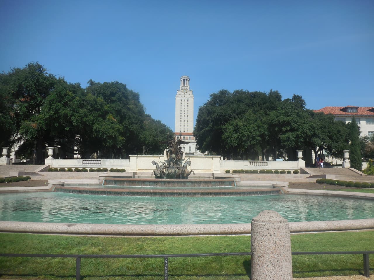 <b>#9. Austin, Texas</b>
<br>La ciudad texana de la lista, tuvo una población estimada en 2010 de 790,390 habitantes, con una superficie de 790.1 km2, la atraviesa una autopista interestatal, una línea express, una autopista nacional, y una estatal.