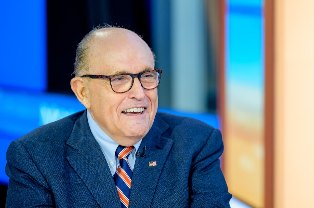 La radical transformación de Giuliani: de respetado alcalde a figura central en la investigación por 'impeachment' de Trump