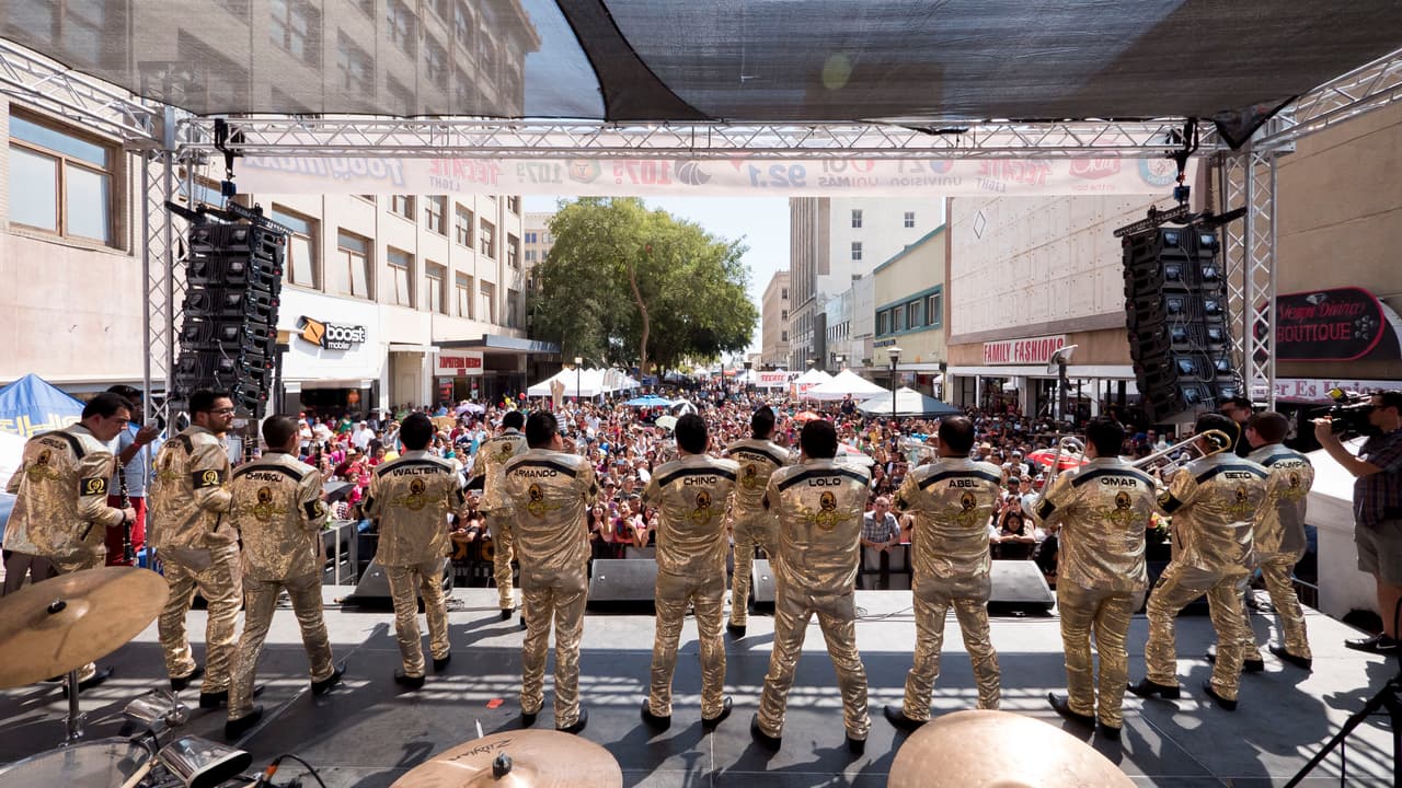 La celebracion de Independencia en el Fulton Mall