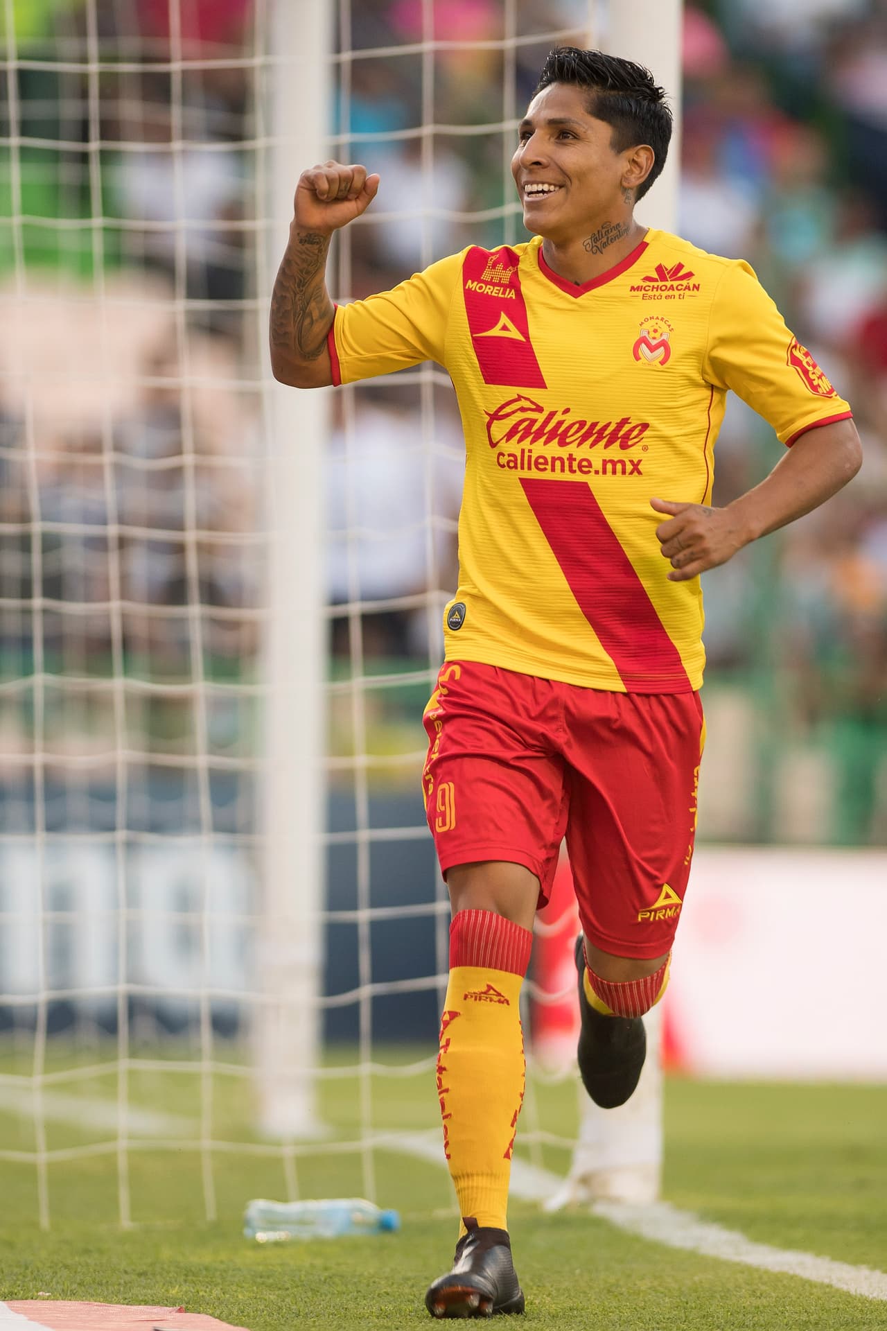 Raúl Ruidíaz salió inspirado y tres goles suyos bastaron para darle a Morelia los tres puntos.