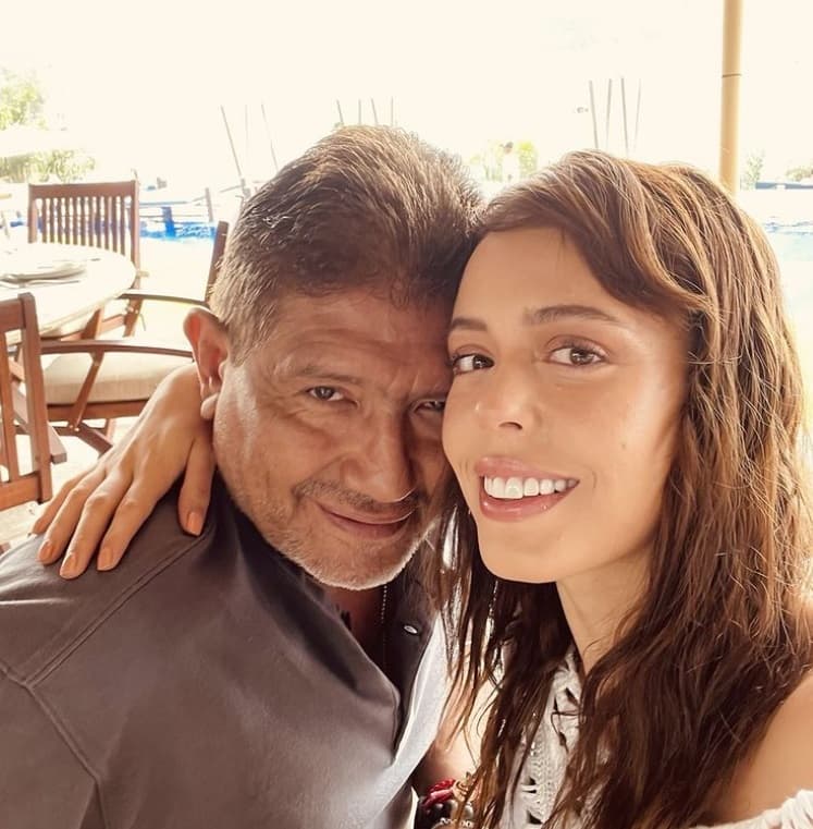 Se les señala por el hecho de que la actriz es 
<b>38 años menor</b> que él. Sin embargo, a ellos parece importarles poco. 
<br>