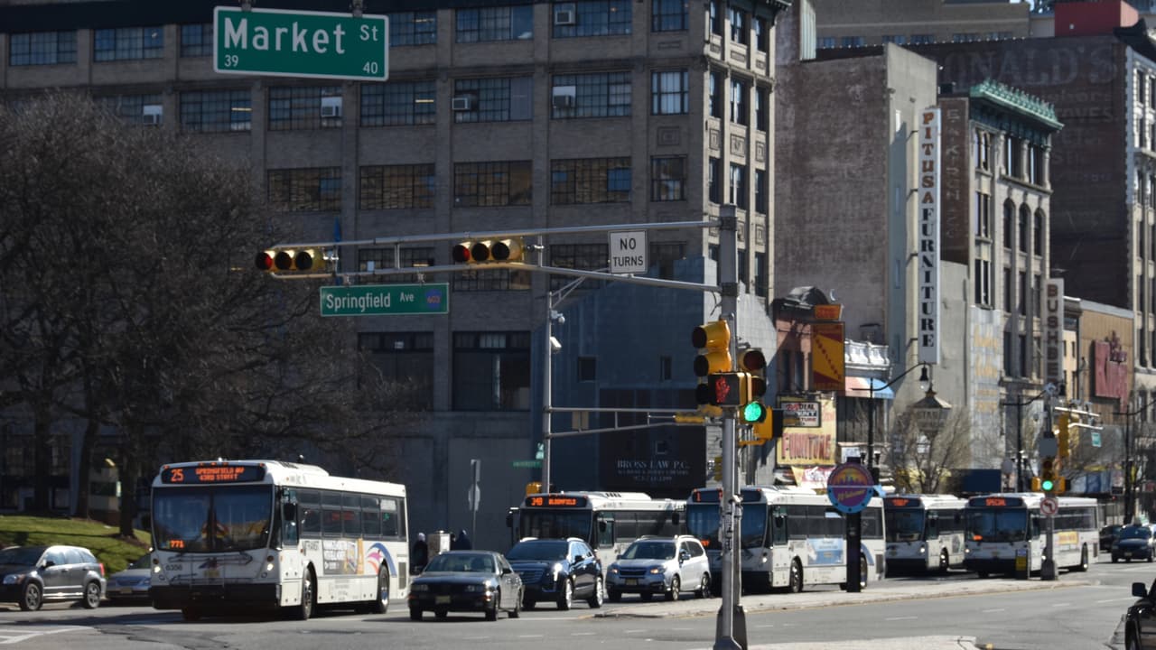 <h3 class="cms-h3-H3"><b>8. Newark, New Jersey</b></h3>
<br>Costo de propiedad y mantenimiento: 
<b>75</b>
<br>Tráfico e infraestructura: 
<b>96</b>
<br>Seguridad: 
<b>86</b>
<br>Acceso a vehículos y a su mantenimiento: 28
<br>Dato curioso: 
<b>Siendo una ciudad hermana de New York, no nos extraña que Newark sea la quinta peor ciudad de EEUU en relación a su tráfico e infrestructura de tránsito.</b>