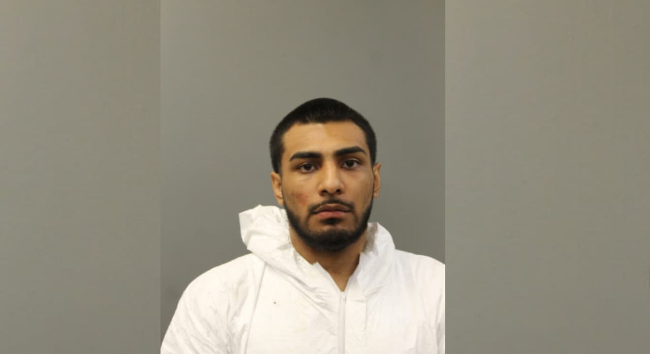 Joven de 25 años es acusado de matar a tiros a 2 hombres en Humboldt Park