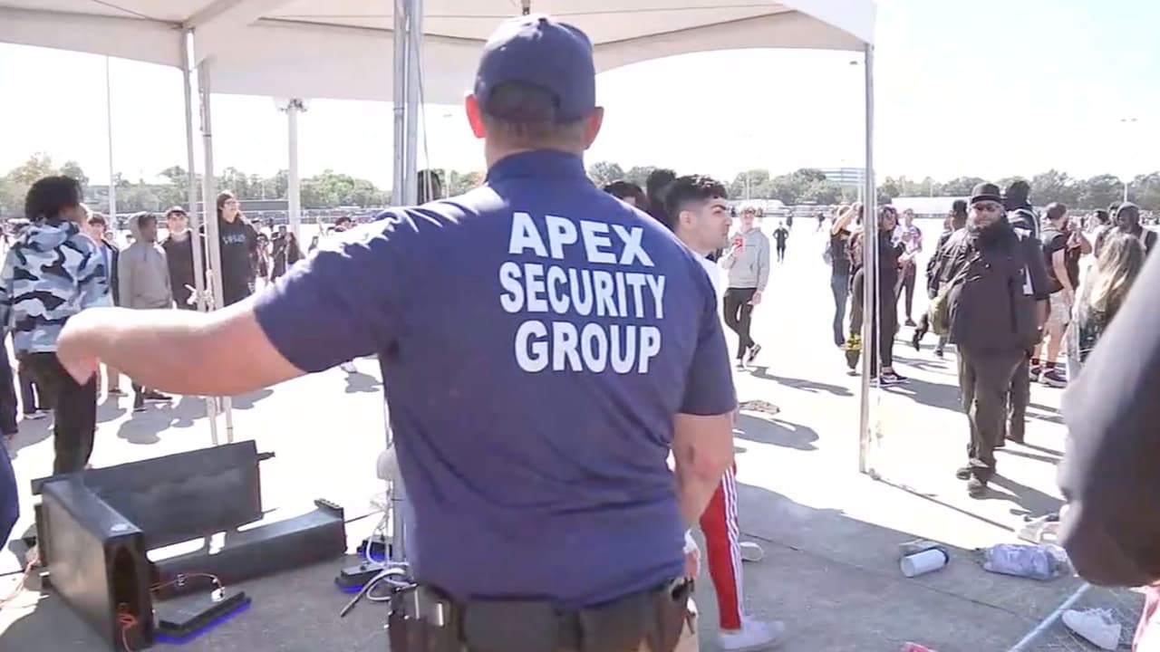 El niño sufrió de trauma cerebral, hepático y renal por lo que está en un coma inducido con soporte vital.