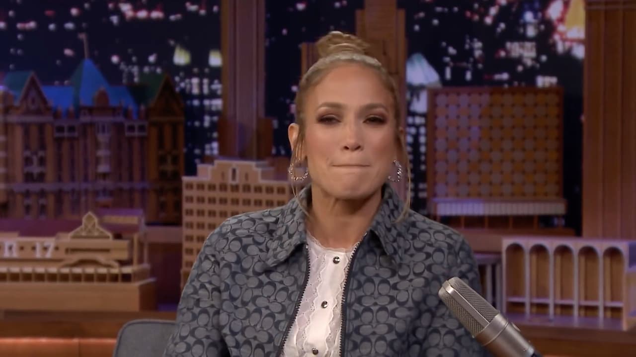 A Jennifer López le encanta estar trabajando, por lo que esta cuarentena se le está complicando mantenerse guardada en su casa.