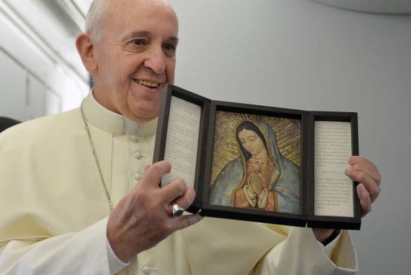 El día de la Vírgen de Guadalupe, Francisco dijo que el "abrazo de María señaló el camino que siempre ha caracterizado a América: ser una tierra donde pueden convivir pueblos diferentes, capaz de respetar la vida humana en todas sus fases (...) capaz de acoger a los migrantes, así como a los pueblos y a los pobres y marginados de todas las épocas".