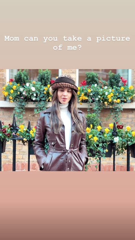 "Mamá, ¿Me puedes tomar una foto?", es el texto que se lee en esta foto que marca el inicio de una divertida serie de imágenes.