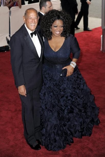 Oscar de la Renta también era el diseñador favorito de Oprah Winfrey. En esta fotografía asistieron juntos a una celebración en el Museo Metropolitano de Arte en Nueva York.