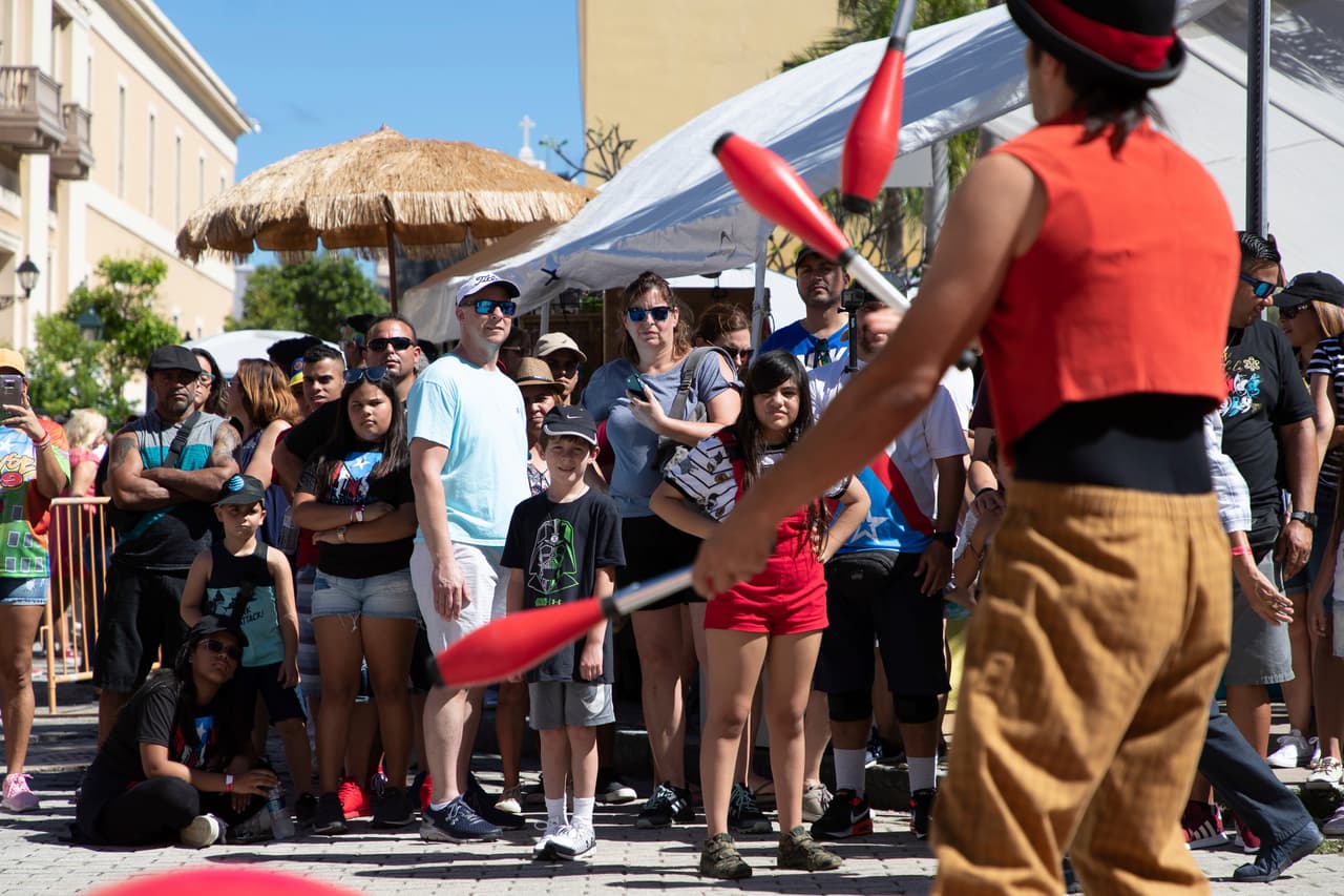 El sábado, la transportación comenzará a las 10:00 de la mañana, el cierre de tarimas será a las 11:00 de la noche, el cierre de negocios será a la medianoche y la transportación terminará a las 1:00 de la madrugada. El domingo la transportación comenzará a las 10:00 am, el cierre de tarimas será a las 9:00 pm, el cierre de negocios será a las 10:00 pm y el fin de la transportación será a la medianoche.
