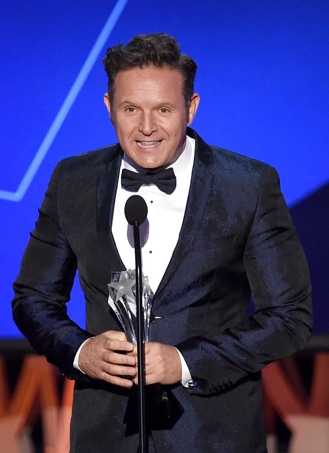 El productor Mark Burnett recibió el premio por 'The Voice', en la categoria Mejor Reality Show de Concurso.