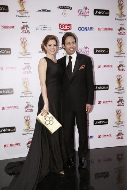 Luz Elena afirmó que no todo ha sido color de rosa en su matrimonio, pero han sabido vencer los obstáculos gracias al amor que se tienen.
<br>