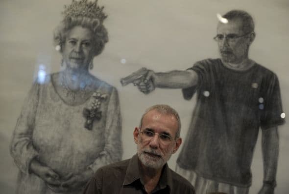 "Aunque una obra de arte expresa libremente la creatividad de su creador, sin límites, deben existir límites para la exhibición pública", sostuvo la entidad en una nota en que pidió a los organizadores la retirada de la serie de retratos.