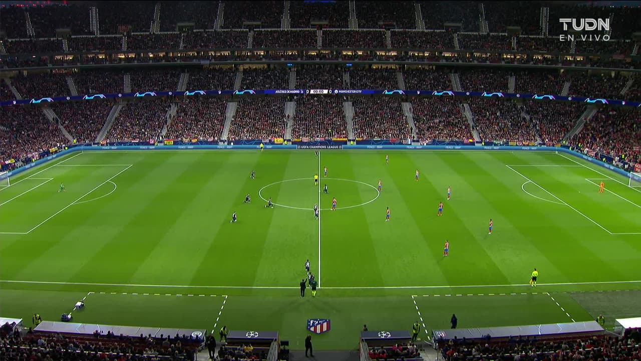 Arranca el partido y la pelota está en juego.