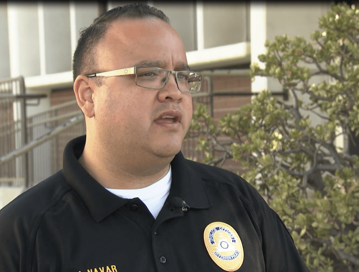 La mujer optó por salir del lugar, alrededor de las 10:00 pm para evitar que la situación escalara y al regresar una hora más tarde se percató que las niñas habían desaparecido y con ellas sus documentos de identificación, según informó el oficial Avar del Departamento de Policía de Riverside.
<br>