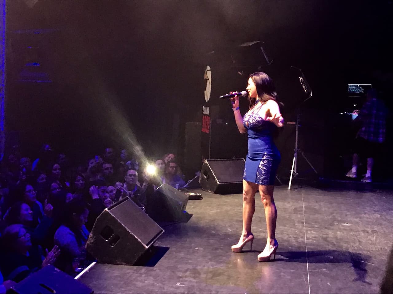 'El Bueno, La Mala y El Feo' se robaron el show durante concierto privado en Los Ángeles.
