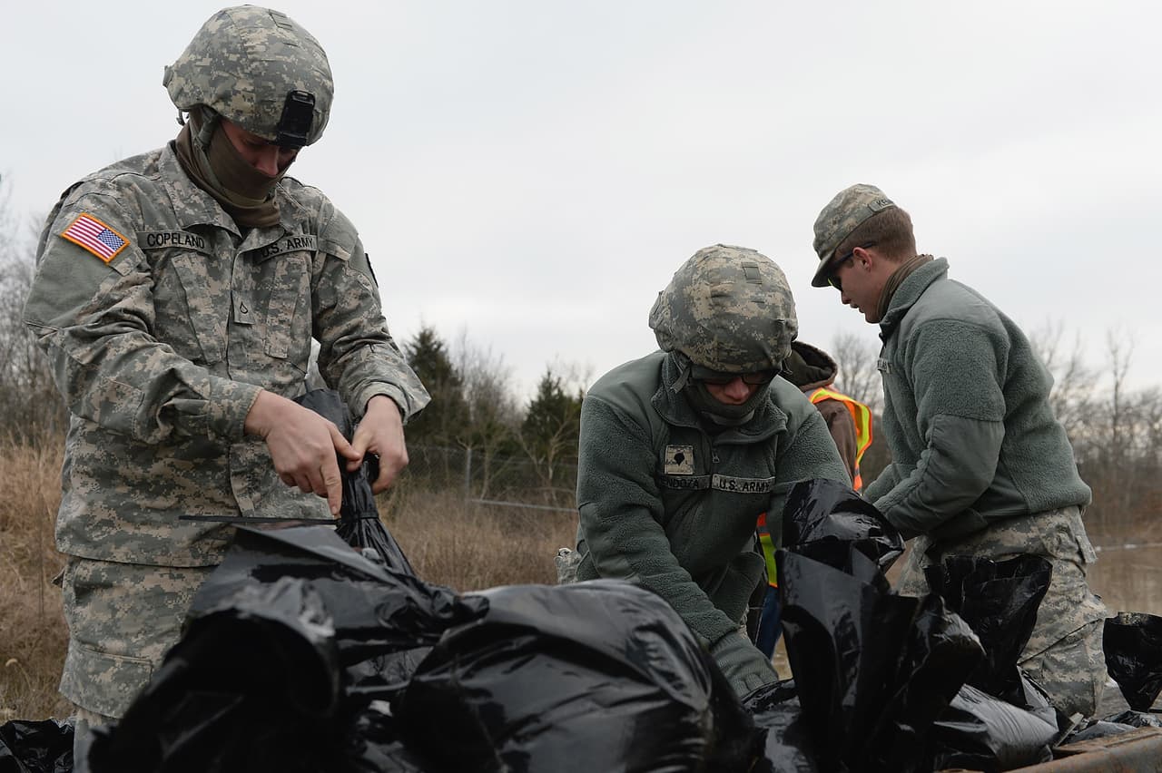 Miembros del US Army contribuyen con tareas de prevención