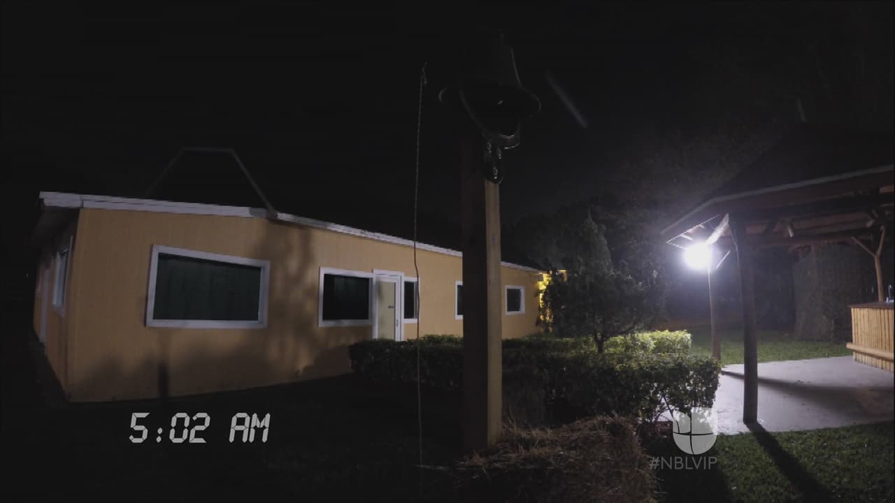 Más adelante, mientras las chicas por fin descansaban... otra sorpresa estaba por llegar.