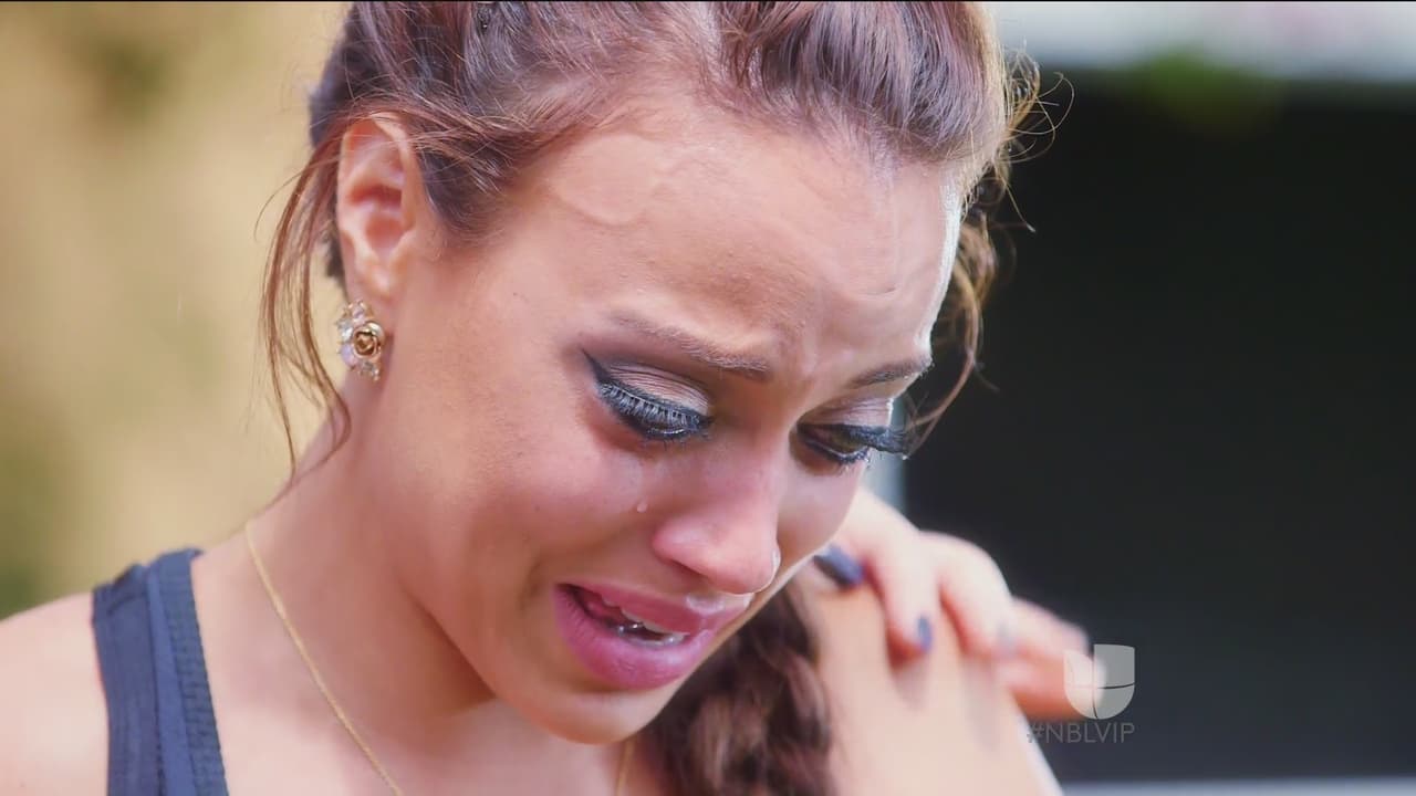 Desgarrada de dolor y llorando sin parar, la boricua recordaba que sufrió abusos de su padre.