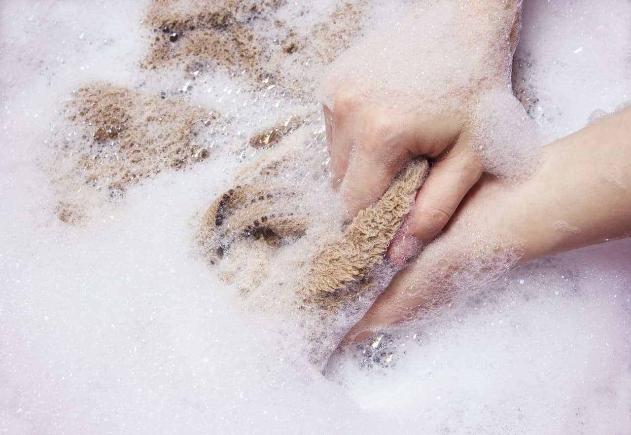 La temperatura del agua también es importante. El agua fría y caliente penetra en los tejidos de forma diferente y se usan para eliminar no sólo la suciedad, también bacterias y gérmenes.