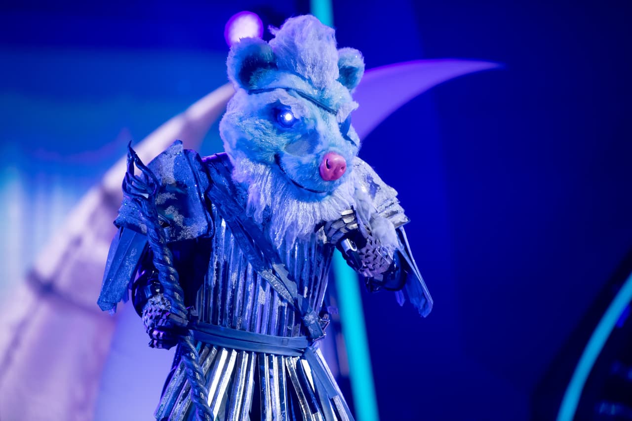 El segundo personaje que tuvo que despedirse de la competencia en el tercer episodio fue Zarigüeya, quien se enfrentó a Leona y Sirena. Este personaje misterioso, que por su apariencia y comportamiento aparentaba ser una persona de avanzada edad, nos puso a bailar con el tema 'Dákiti' de Bad Bunny.