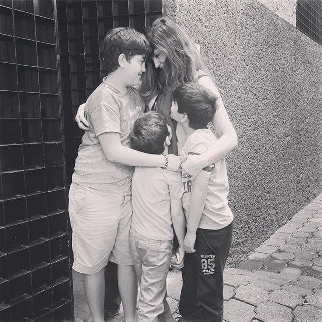 Así consiente la cantante a sus tres hijos varones, dándoles todo su cariño, apoyo y comprensión.